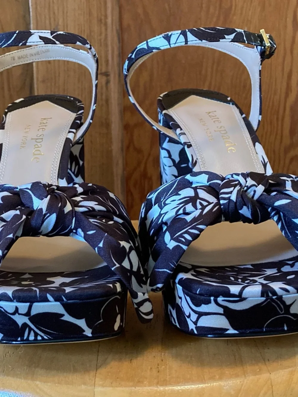 Kate Spade Floral Bow Heels Black White Platform Sandals Size 7B - Picture 3 of 8